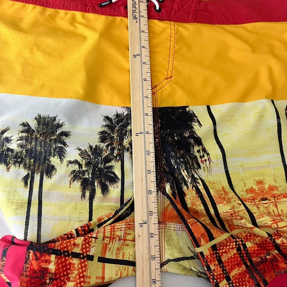 Oakley Mens Performance Fit Board‎ Shorts Yellow Red Palm Tree Sunset Size 40